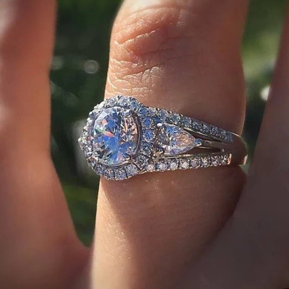 ▶Noble Anillos Round Zircon Three Layer Hollow Silver Plated Dainty Ring, L219